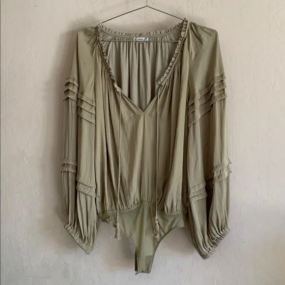 Free People All Tucks Bodysuit Size XS - Picture 3 of 7